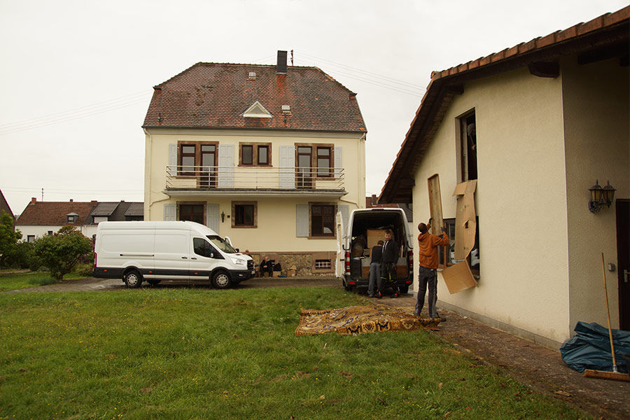 Entrümpelungen im Saarland - Das Haus und Nebenbau von Hinten